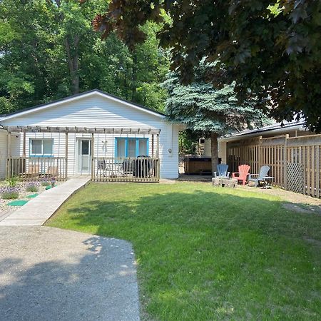 Cozy Cottage Retreat Lambton Shores Extérieur photo