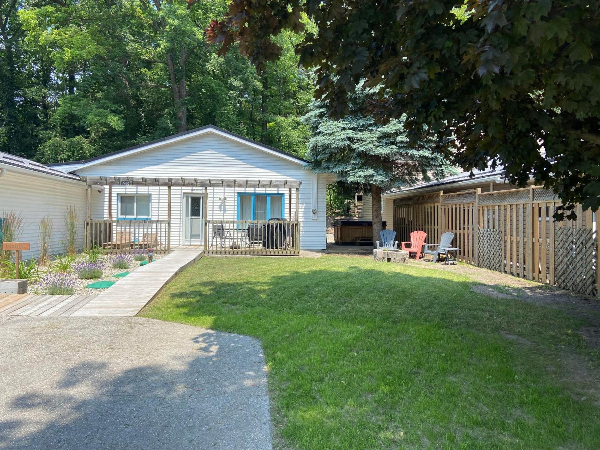 Cozy Cottage Retreat Lambton Shores Extérieur photo